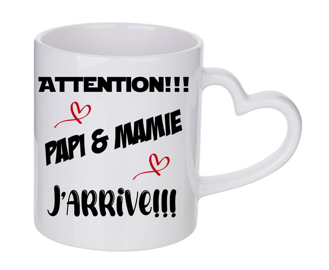 Mug coeur personnalisé Attention papi et mamie j'arrive