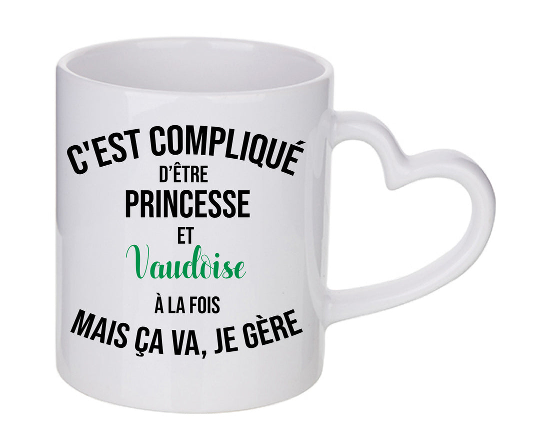 Mug coeur personnalisé C'est complique d'etre princesse et vaudoise à la fois