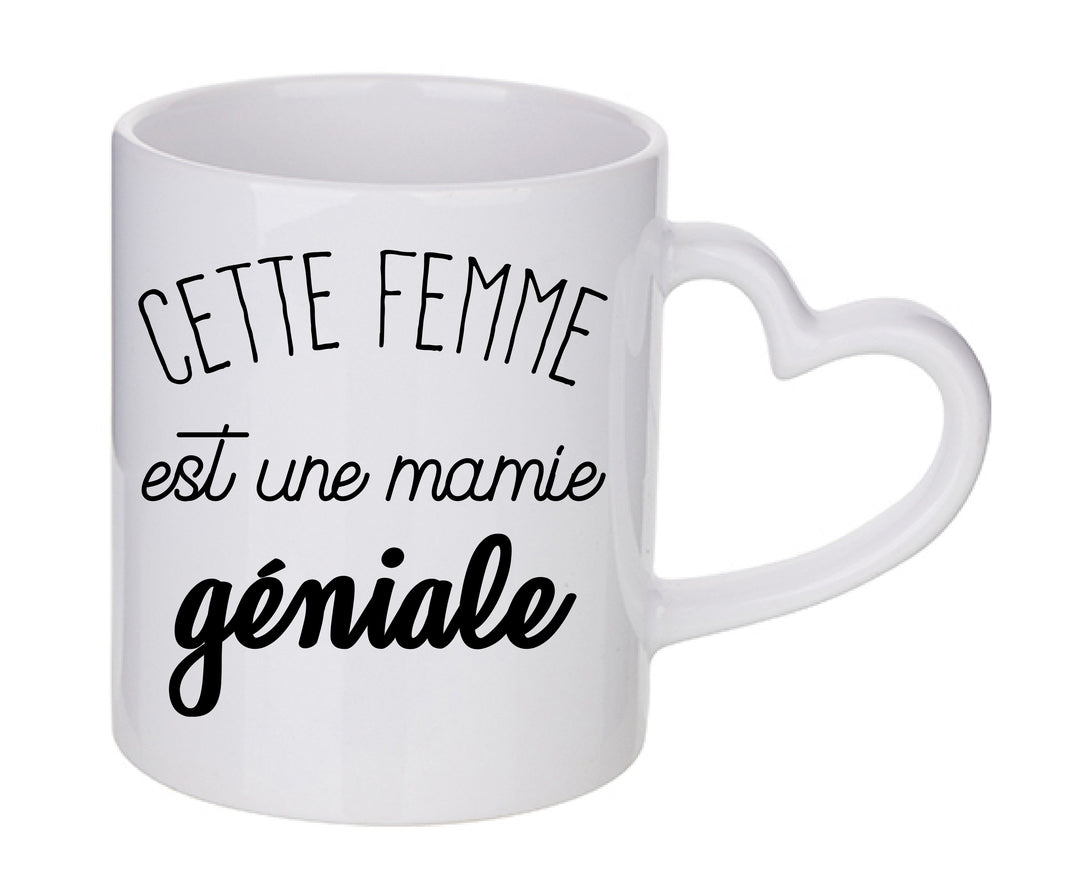 Mug coeur personnalisé Cette femme est une mamie geniale
