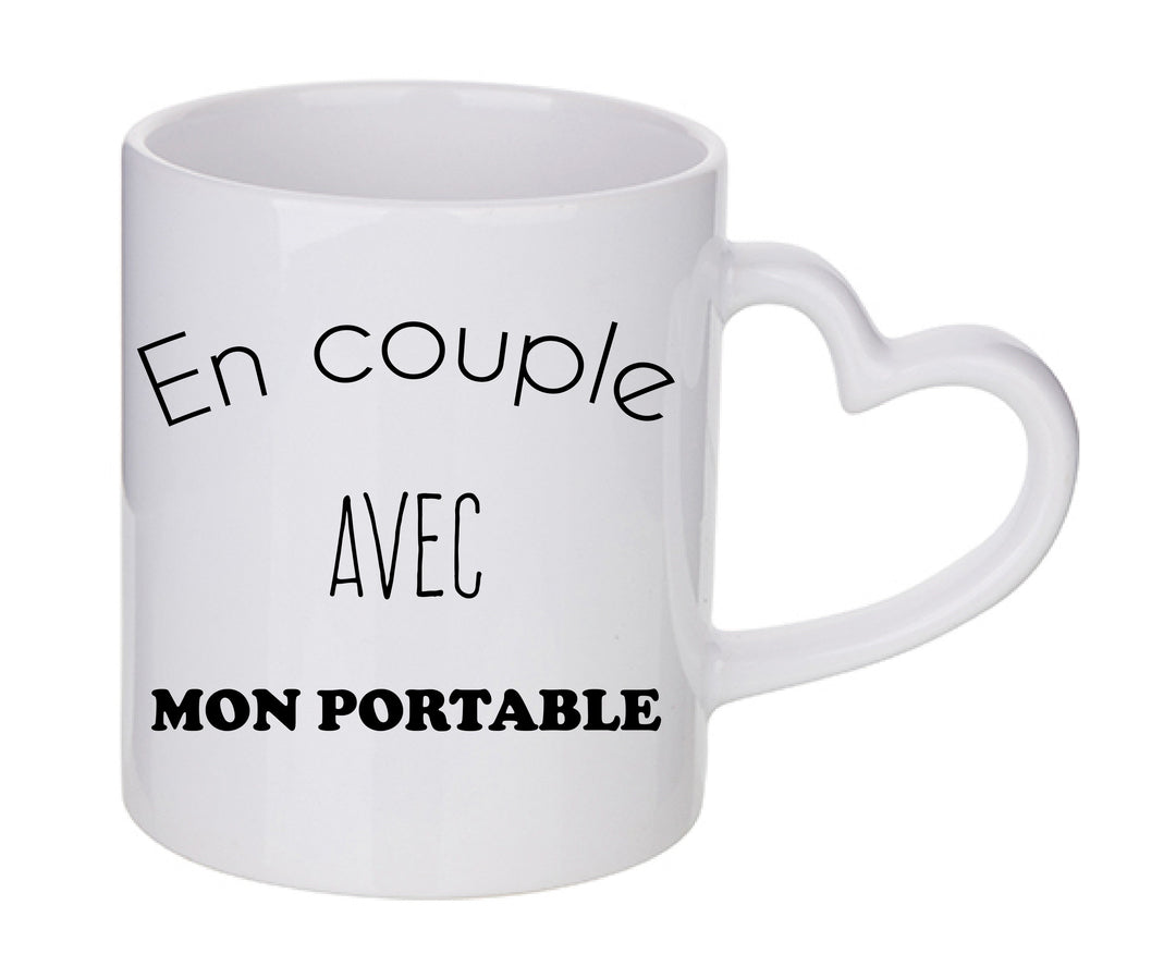 Mug coeur personnalisé En couple avec mon portable