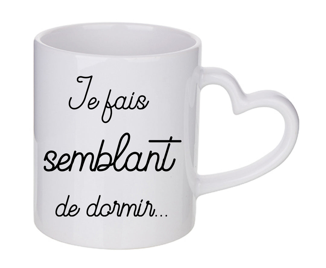 Mug coeur personnalisé Je fais semblant de dormir