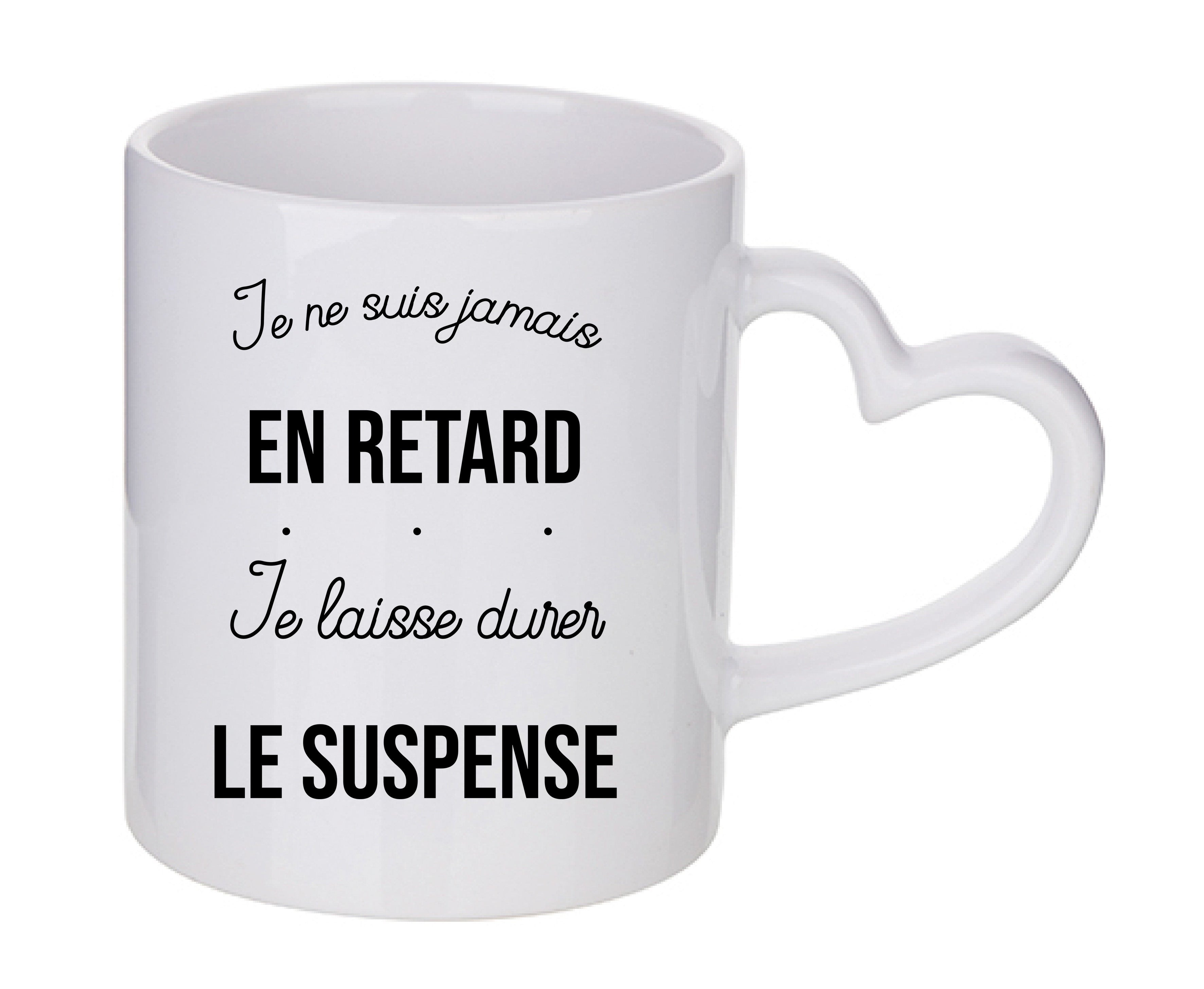 Mug coeur personnalisé Je ne suis jamais en retard je laisse durer le suspens