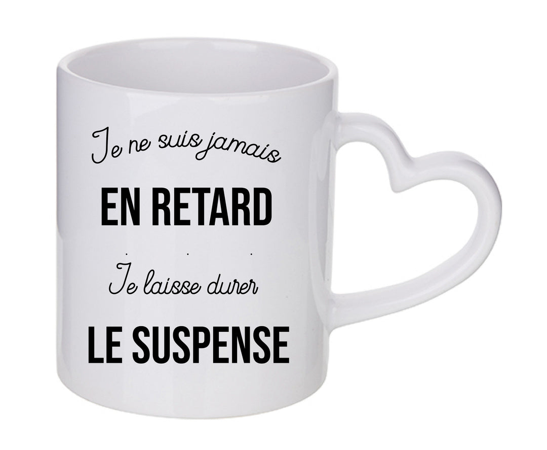 Mug coeur personnalisé Je ne suis jamais en retard je laisse durer le suspense