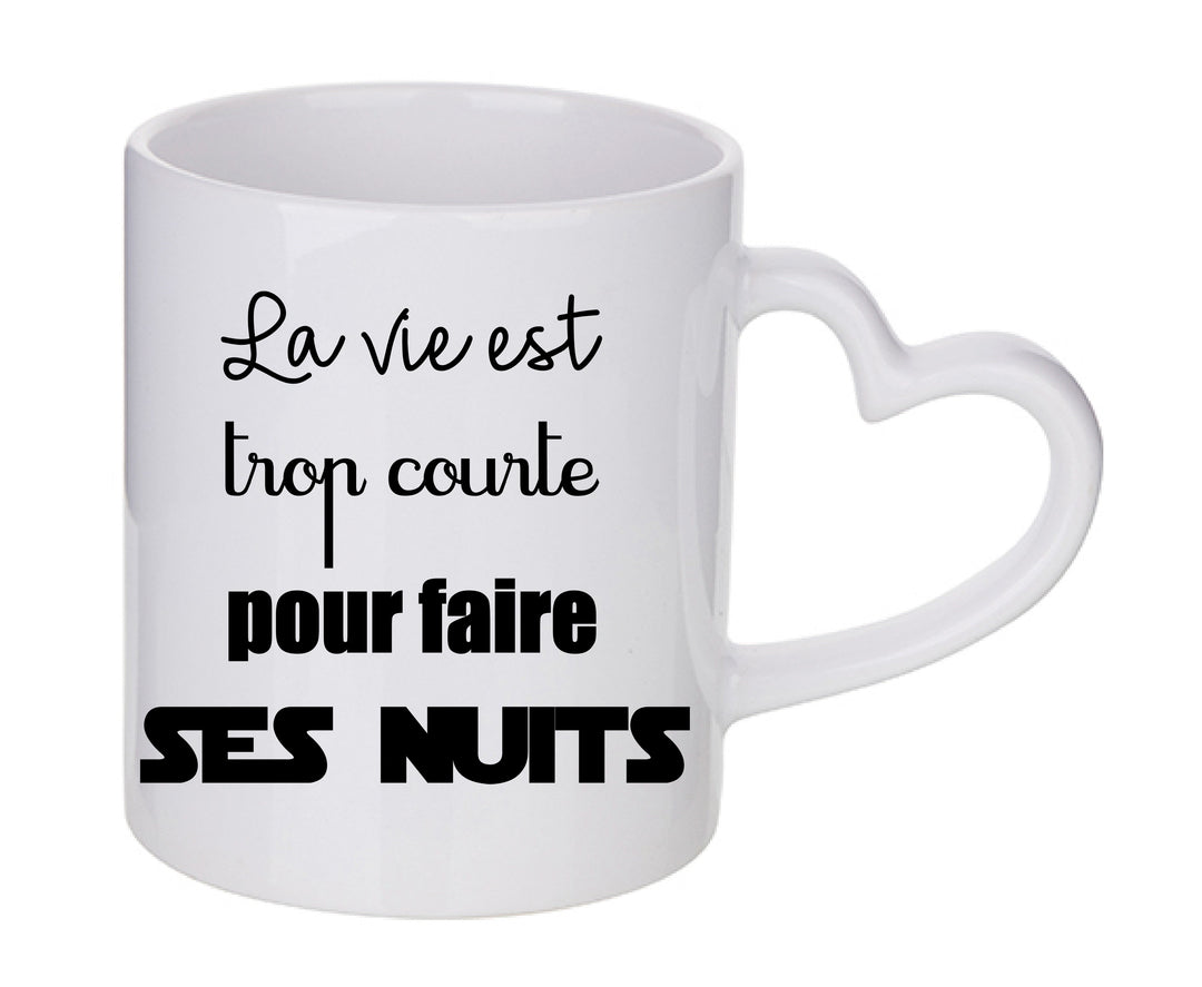 Mug coeur personnalisé La vie est trop courte pour faire ses nuits