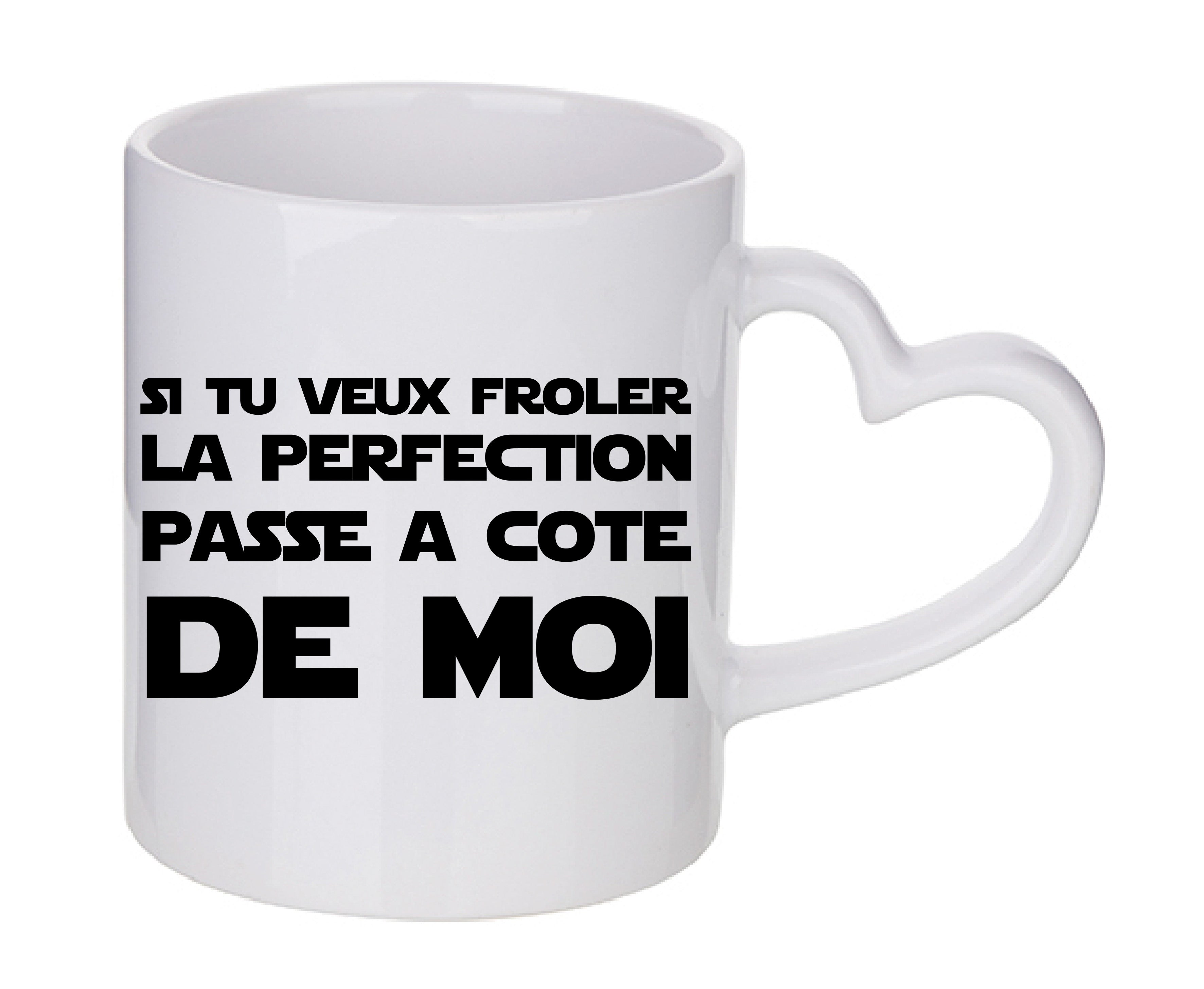 Mug coeur personnalisé Si tu veux froler la perfection passe à coté de moi