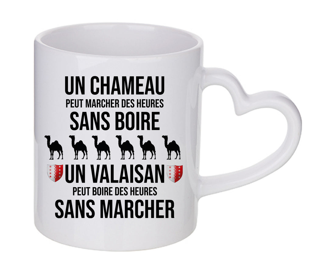 Mug coeur personnalisé Un chameau peut marcher des heures sans boire