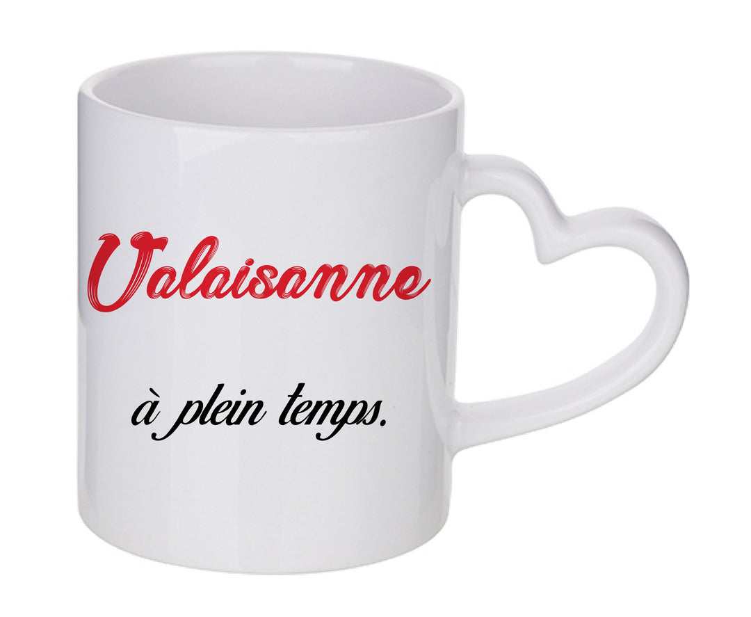 Mug coeur personnalisé Valaisanne a plein temps
