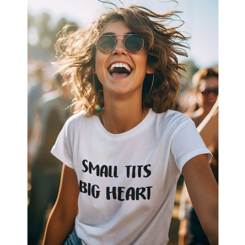 T Shirt femme Small tits big heart